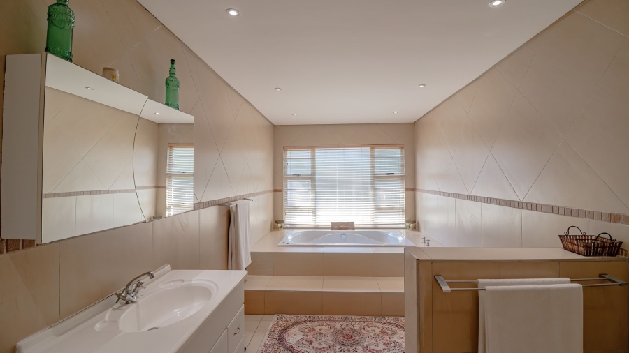 5 Bedroom Property for Sale in Sunrise On Sea Eastern Cape